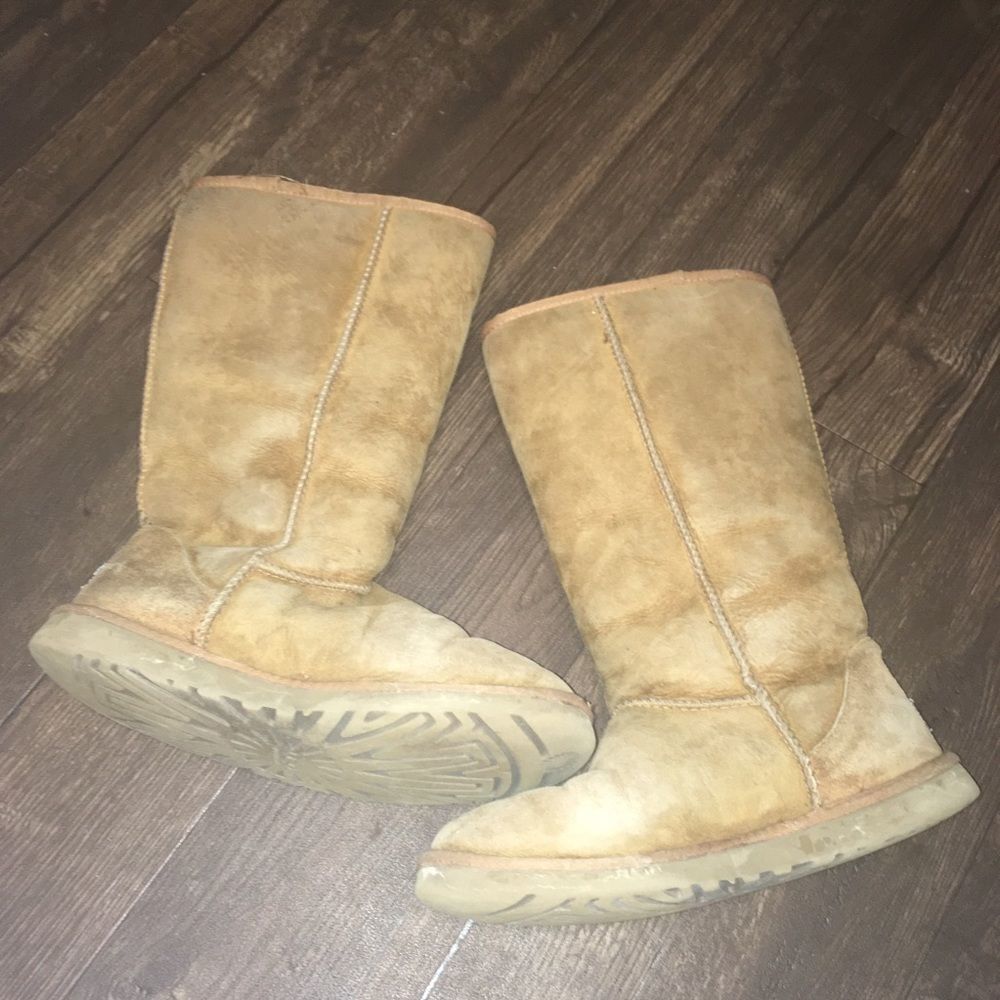 Uggs classic tall 5815 shearling lined boots